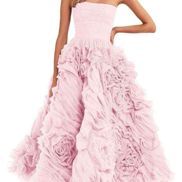 Hautesales Dresses & Skirts - Blush Strapless Stunning Dress | Size 4